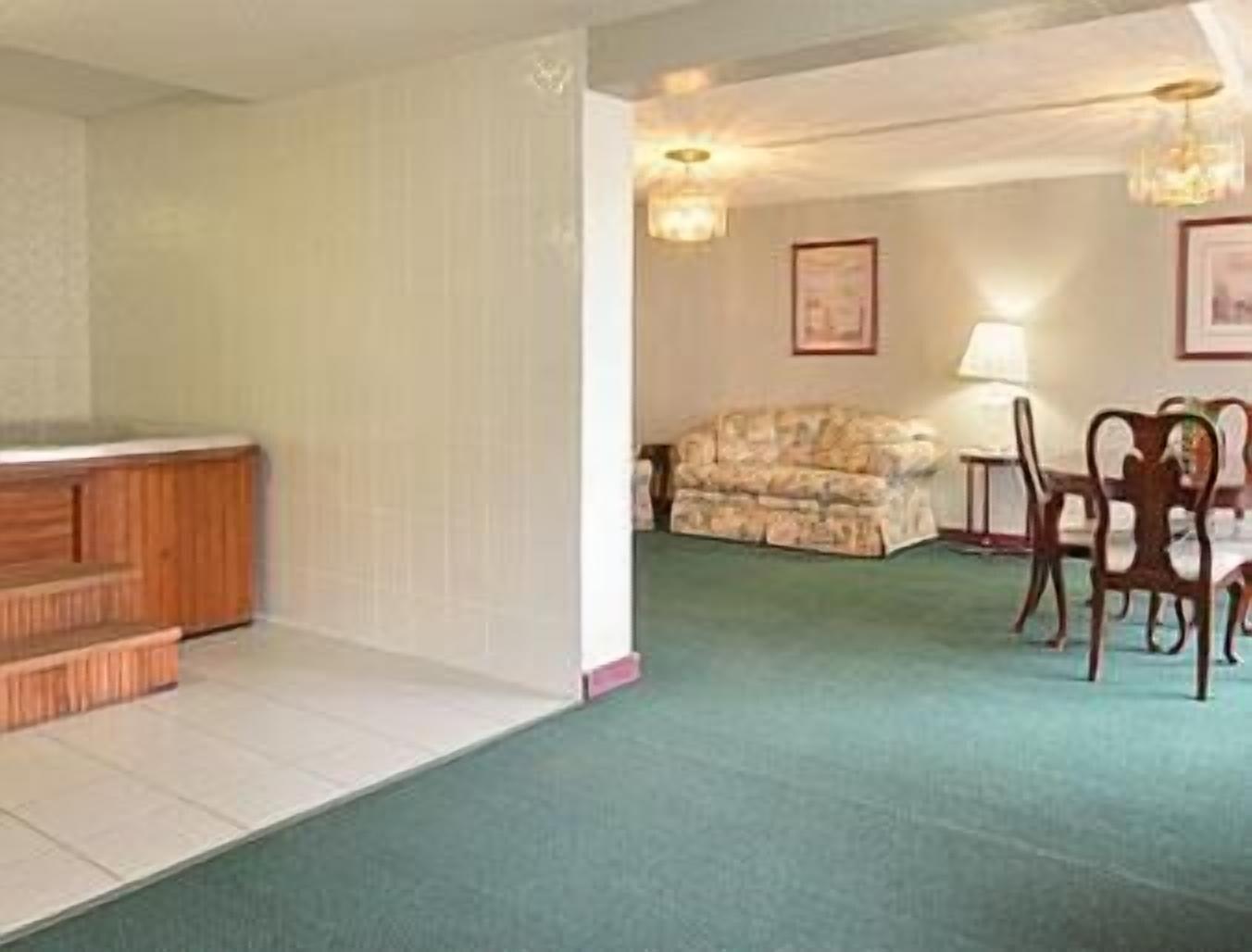 Super 8 by Wyndham Norman Hotel Ruang foto