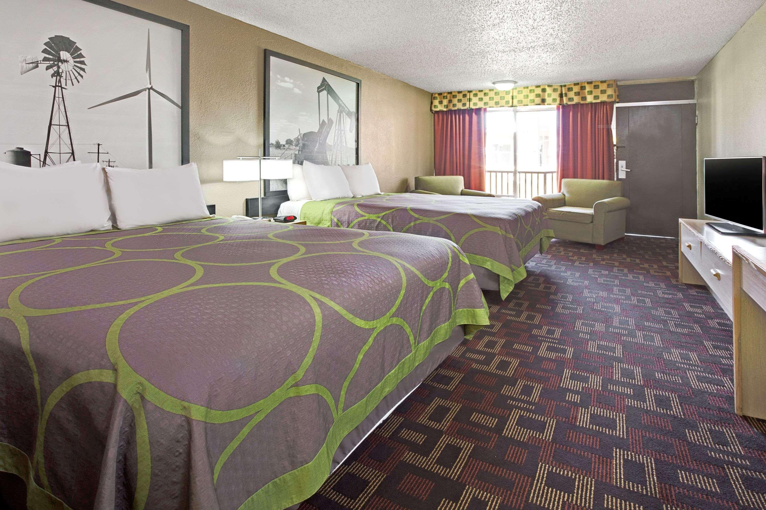 Super 8 by Wyndham Norman Hotel Bagian luar foto