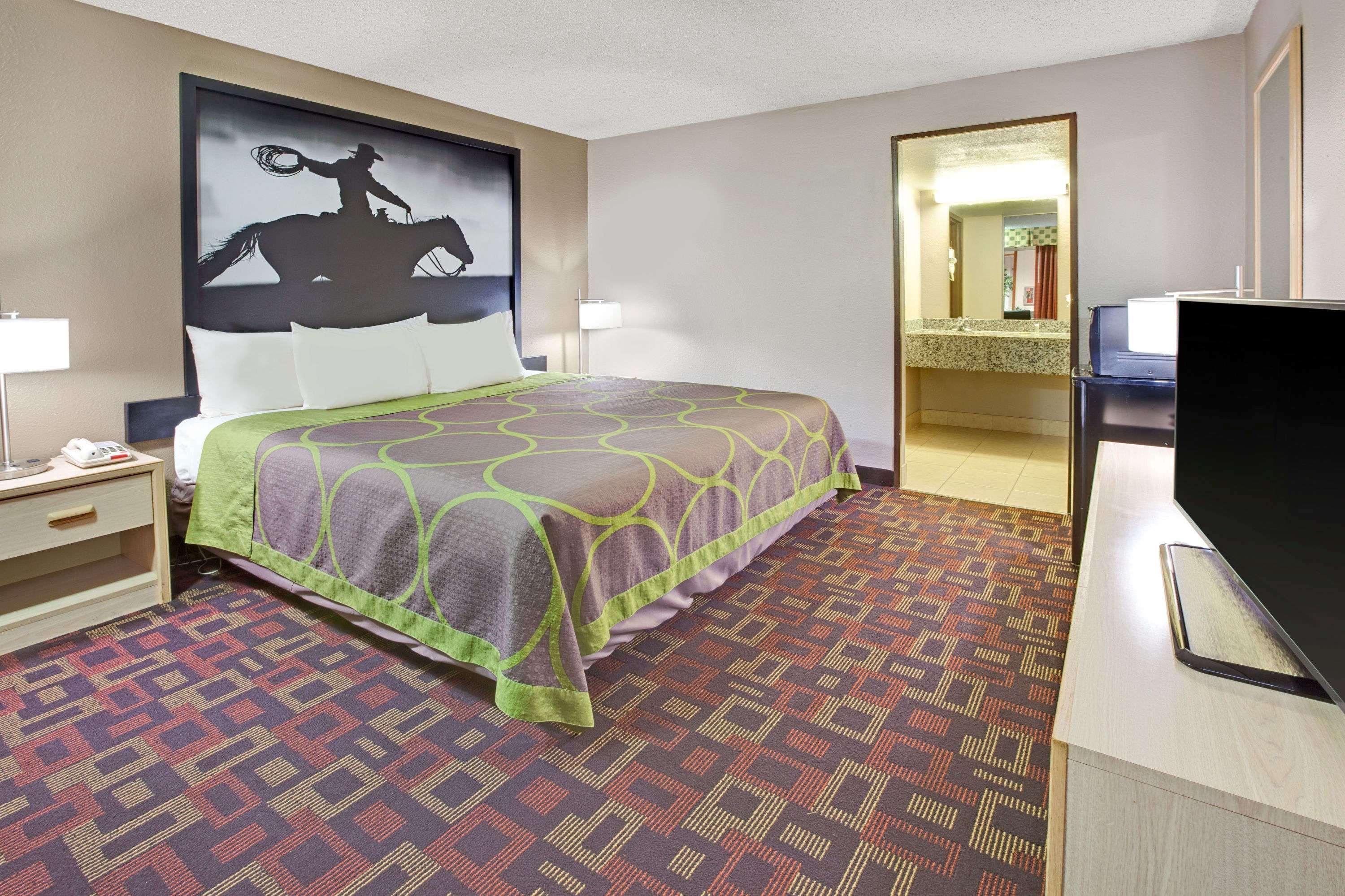 Super 8 by Wyndham Norman Hotel Bagian luar foto
