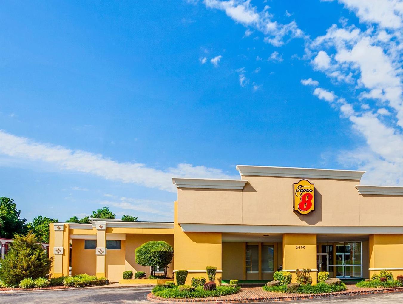Super 8 by Wyndham Norman Hotel Bagian luar foto
