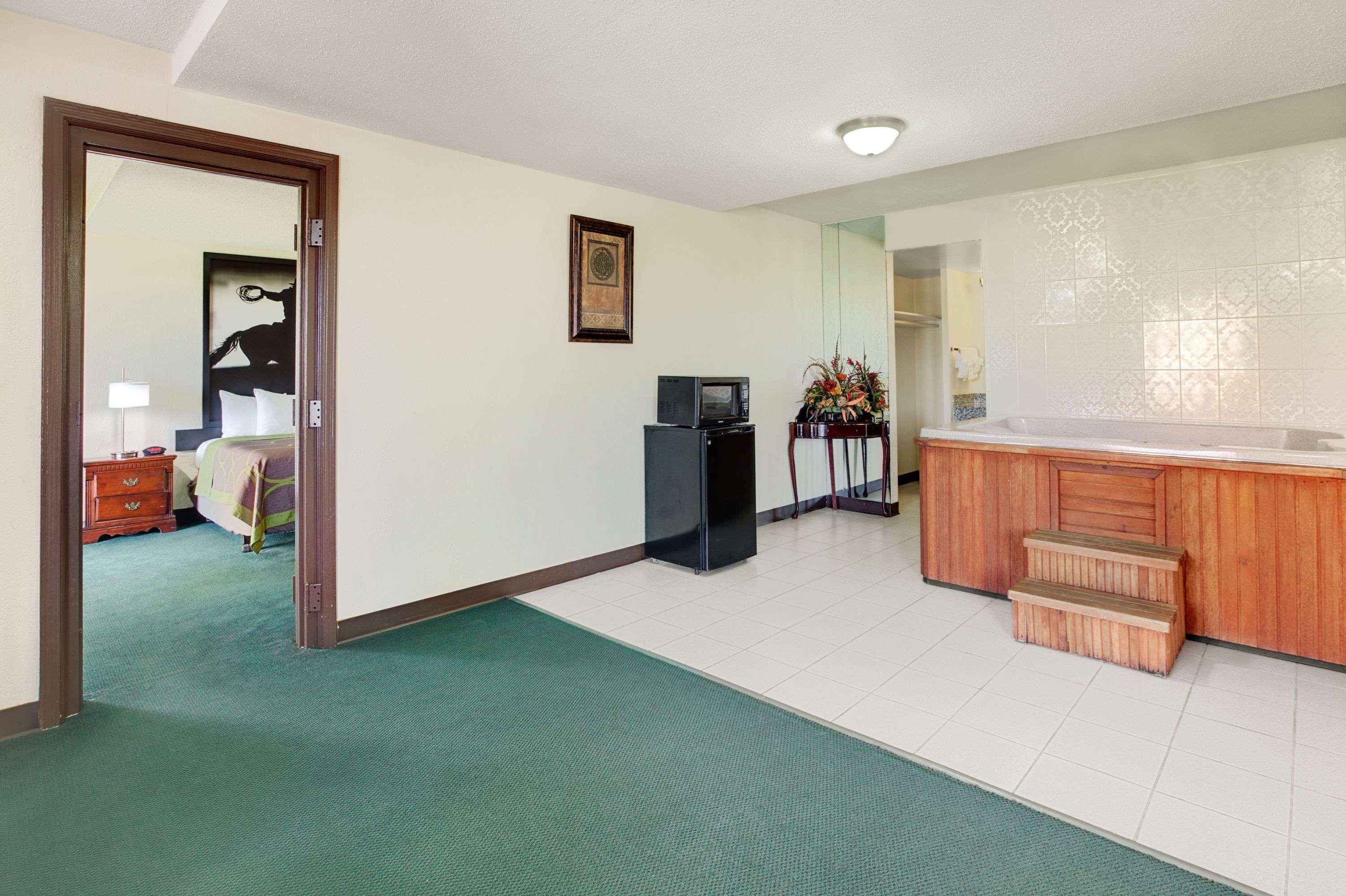 Super 8 by Wyndham Norman Hotel Bagian luar foto