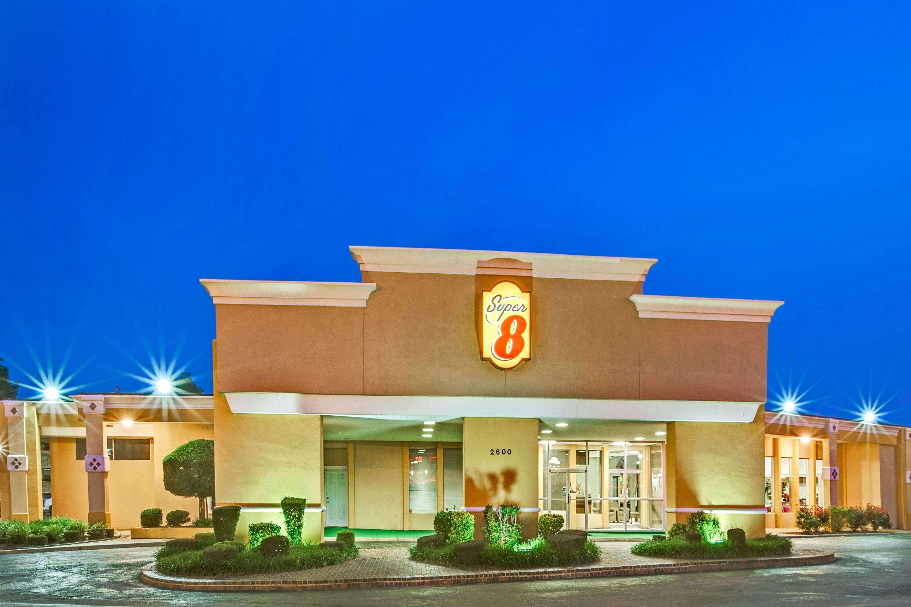 Super 8 by Wyndham Norman Hotel Bagian luar foto
