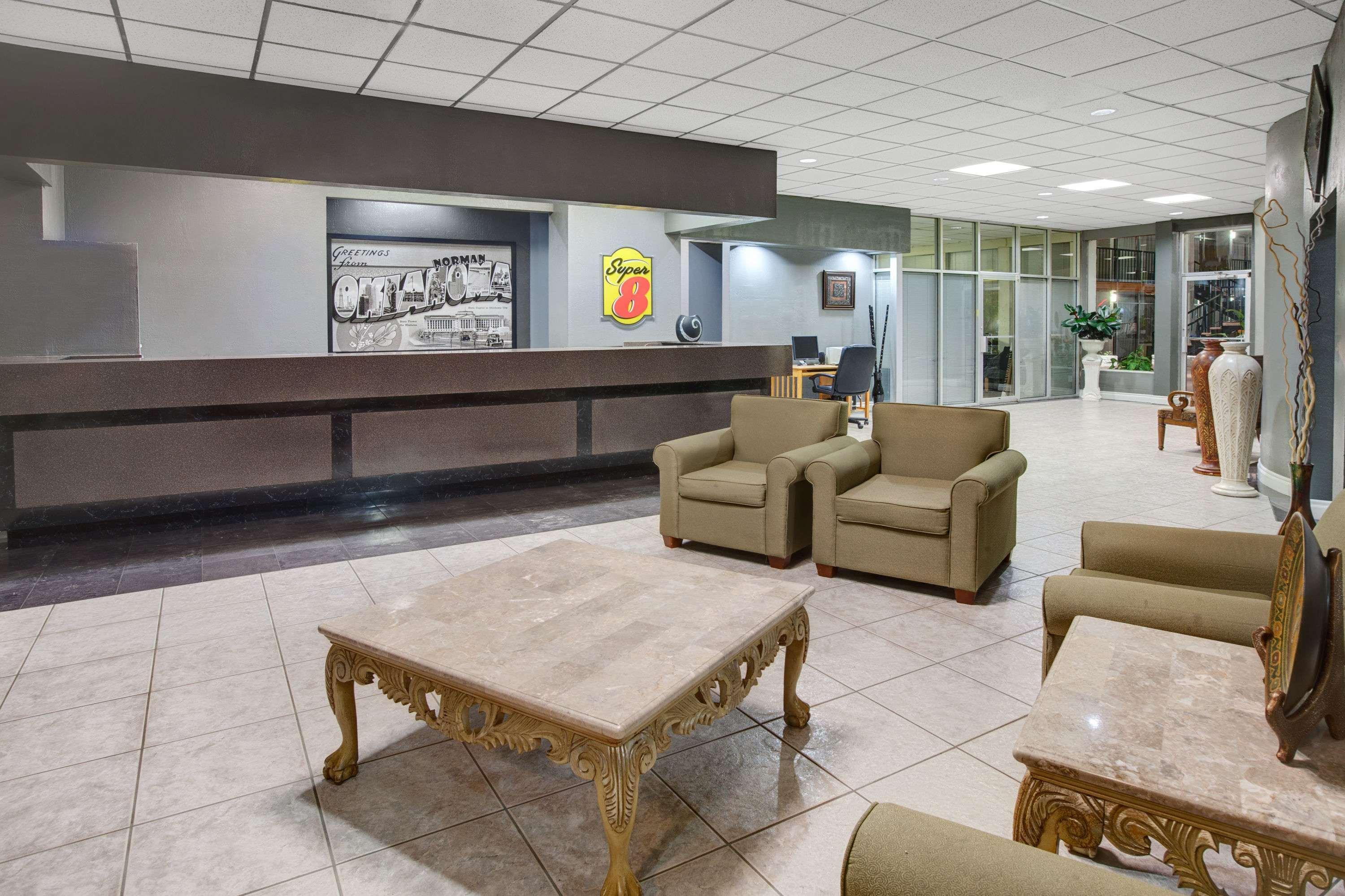 Super 8 by Wyndham Norman Hotel Bagian luar foto