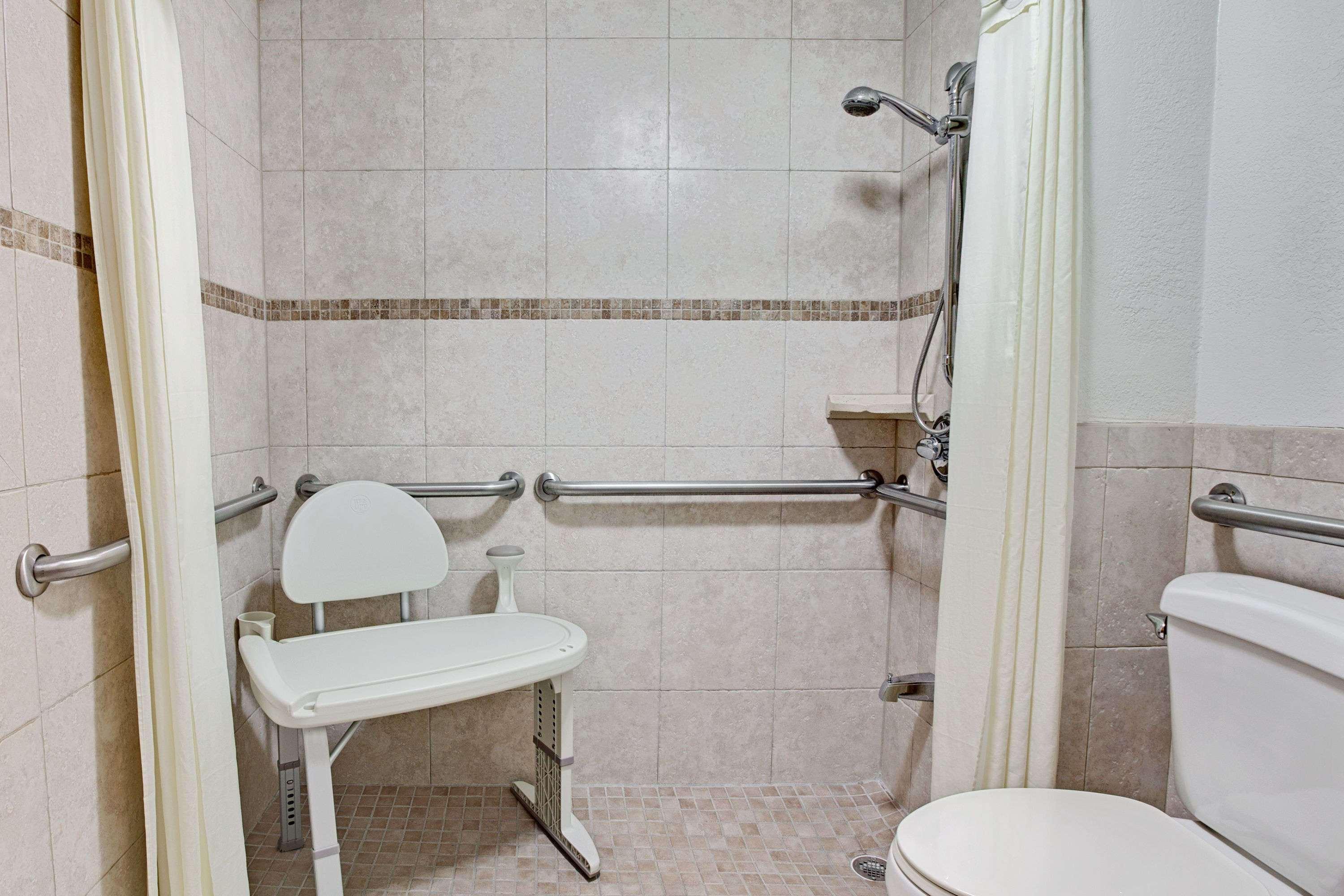 Super 8 by Wyndham Norman Hotel Bagian luar foto