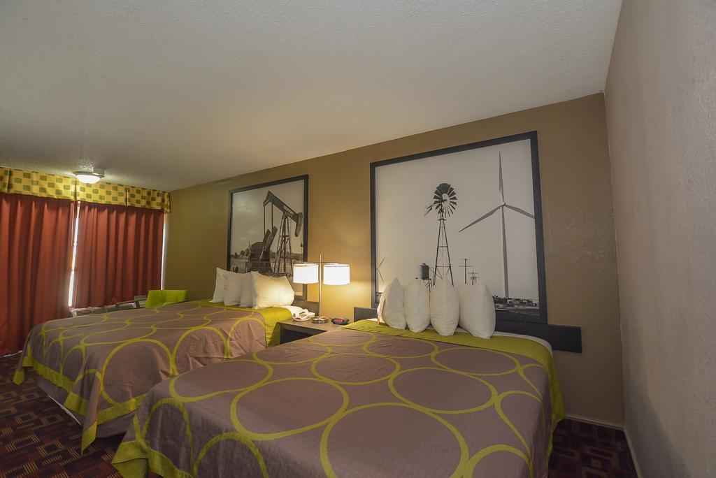 Super 8 by Wyndham Norman Hotel Bagian luar foto