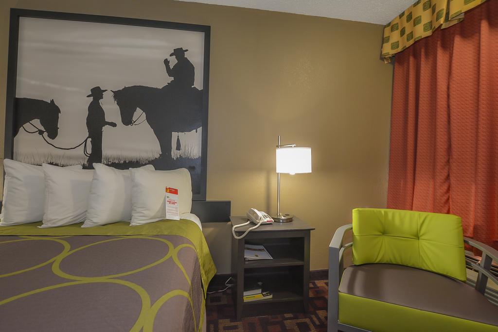 Super 8 by Wyndham Norman Hotel Bagian luar foto