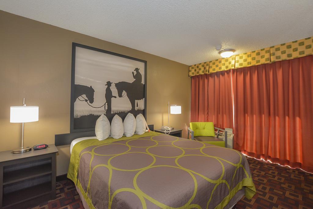Super 8 by Wyndham Norman Hotel Bagian luar foto