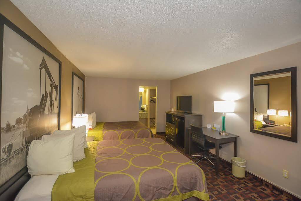 Super 8 by Wyndham Norman Hotel Bagian luar foto