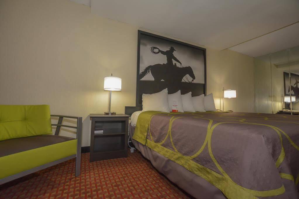 Super 8 by Wyndham Norman Hotel Bagian luar foto
